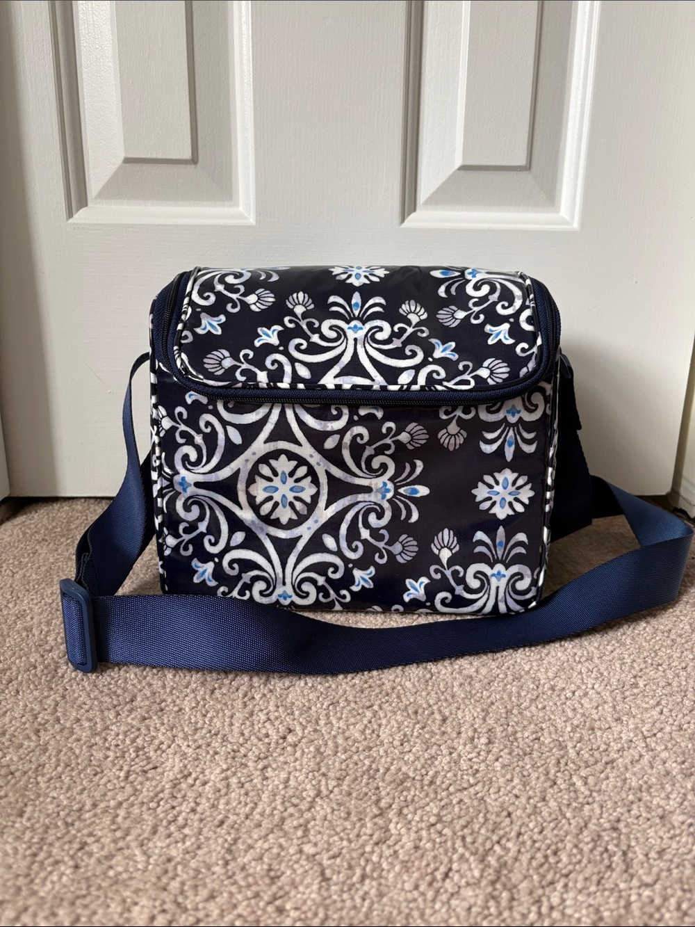 Vera Bradley insulated lunch bag